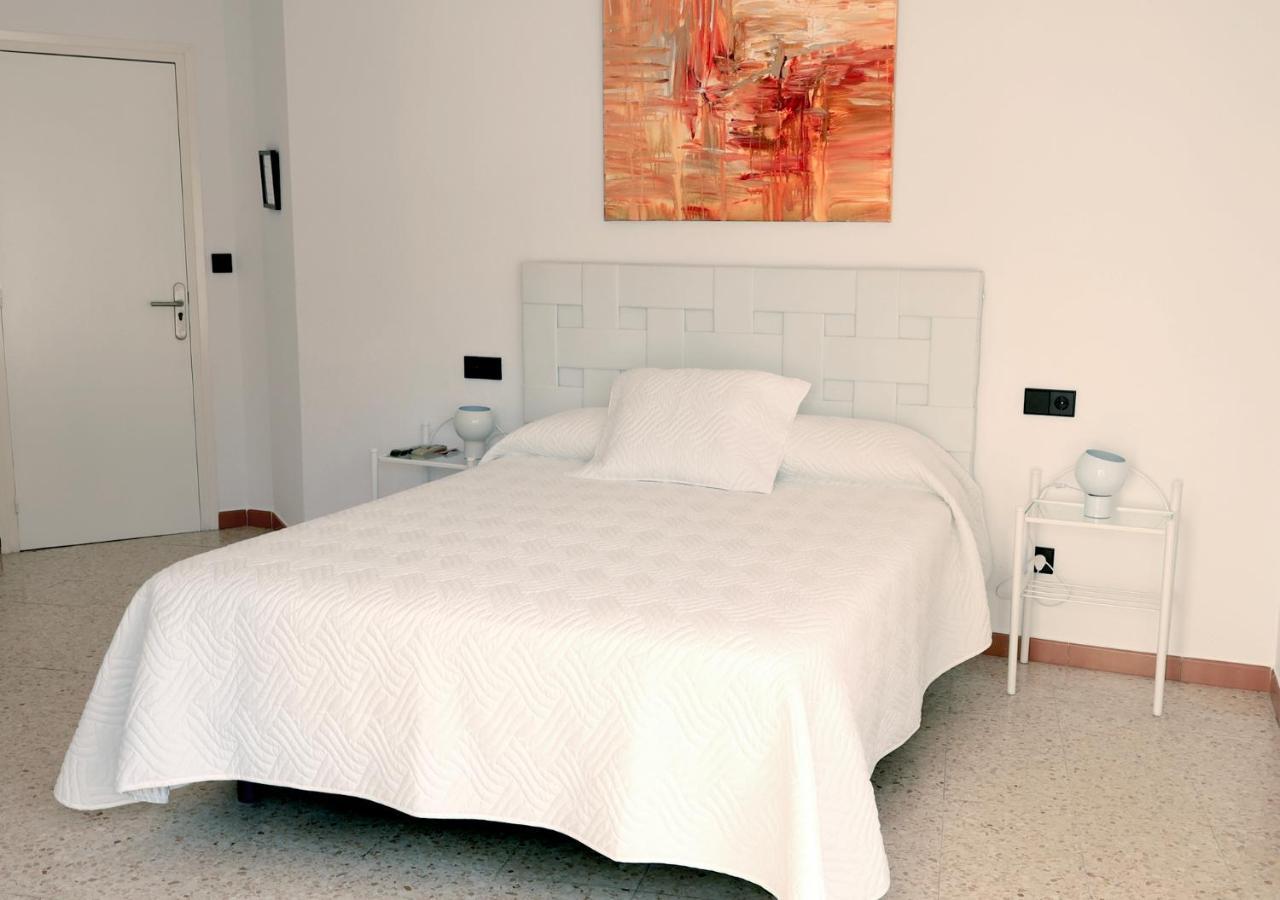 Hostal Lara Llança Zewnętrze zdjęcie